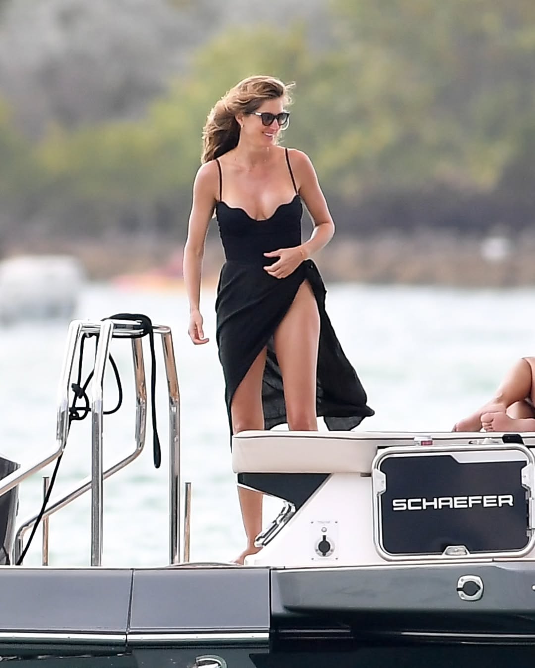 Gisele Bündchen e Joaquim Valente curtem passeio de Schaefer V44 em Miami
